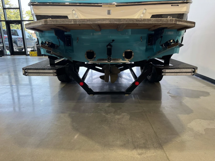 2019-mastercraft-xt23-142856-image7