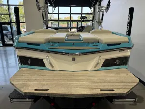 2019-mastercraft-xt23-142856-image8