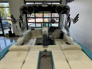2019-mastercraft-xt23-142856-image9