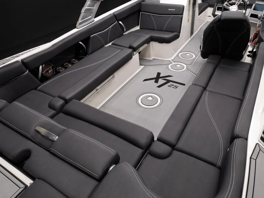 2019-mastercraft-xt25-142858-image2