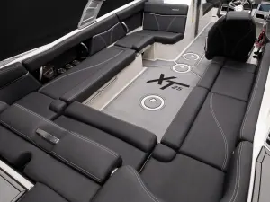 2019-mastercraft-xt25-142858-image2
