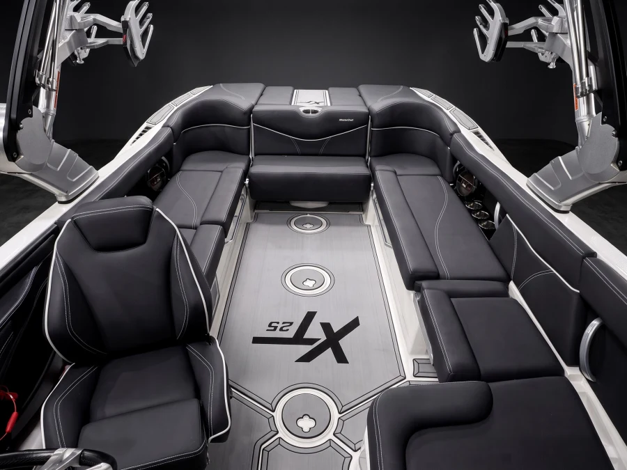 2019-mastercraft-xt25-142858-image7