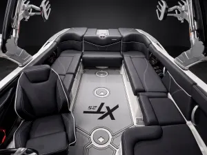 2019-mastercraft-xt25-142858-image7