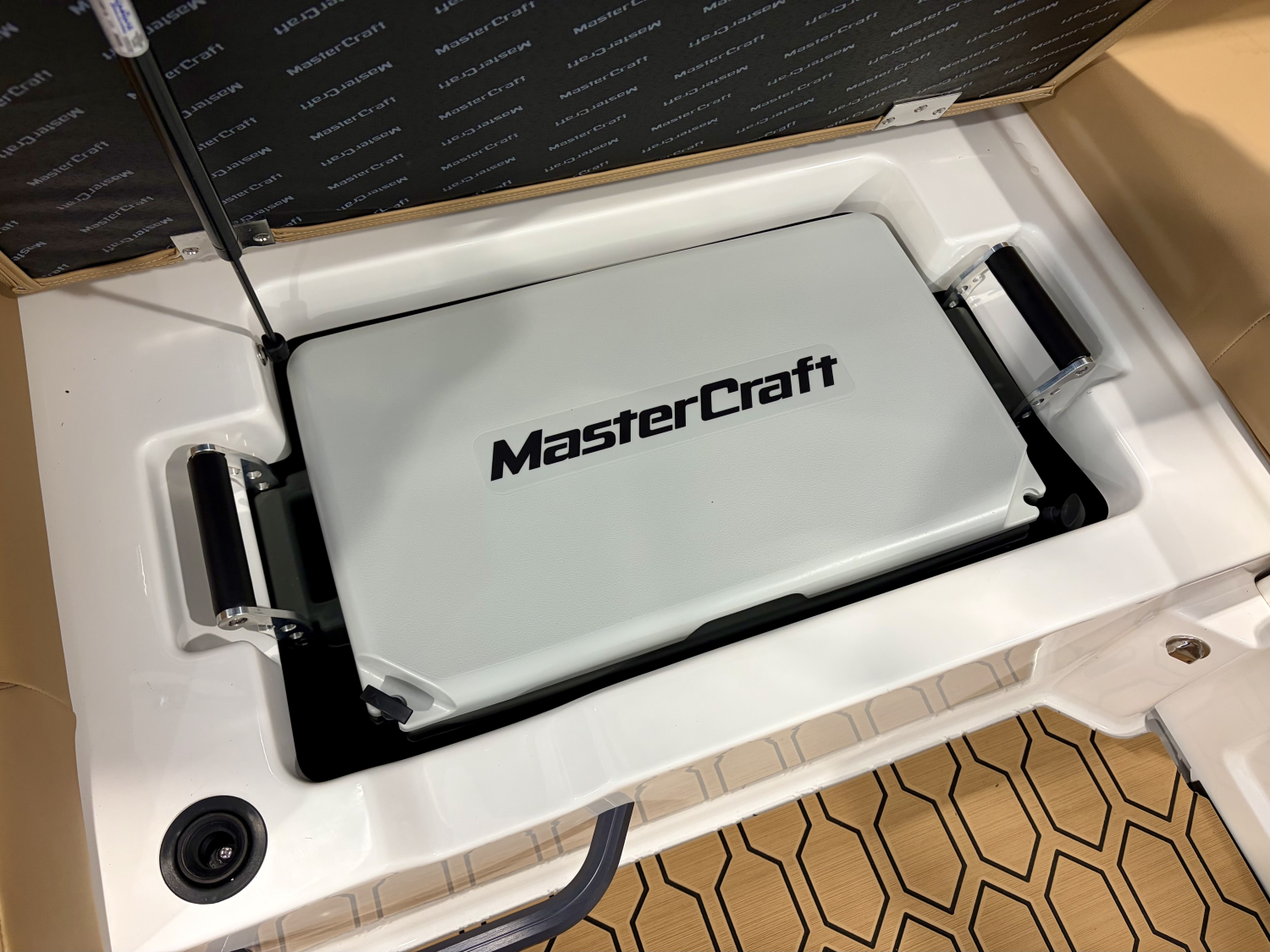 2027 MasterCraft NXT23