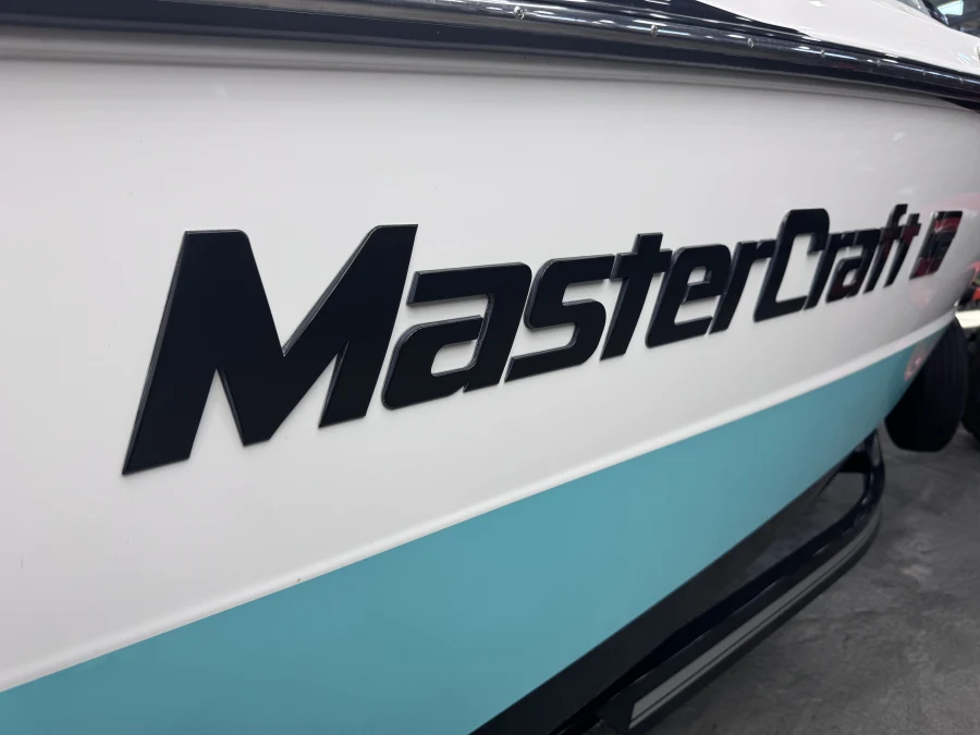 2017-mastercraft-xt23-142871-image2