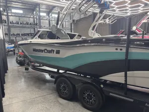 2017-mastercraft-xt23-142871-image3