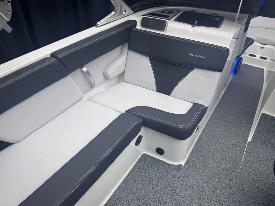 2017-mastercraft-xt23-142871-image6