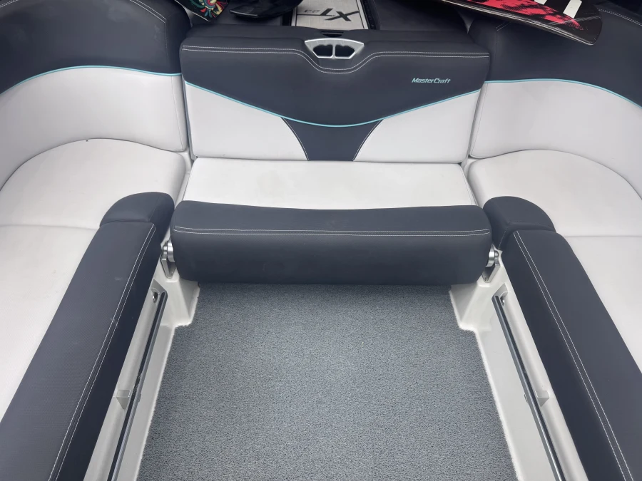 2017-mastercraft-xt23-142871-image9