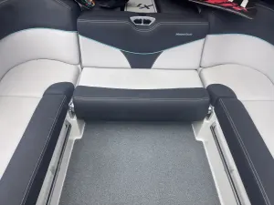 2017-mastercraft-xt23-142871-image9