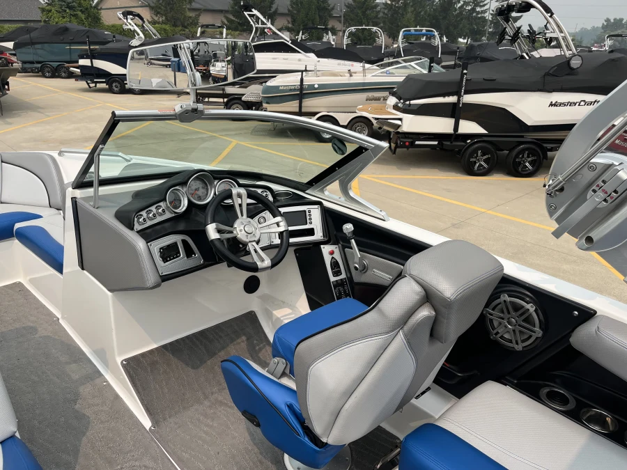 2016-mastercraft-x30-142872-image13