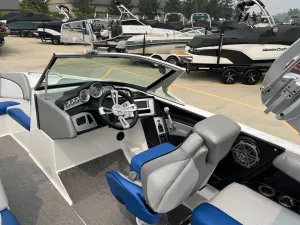 2016-mastercraft-x30-142872-image13