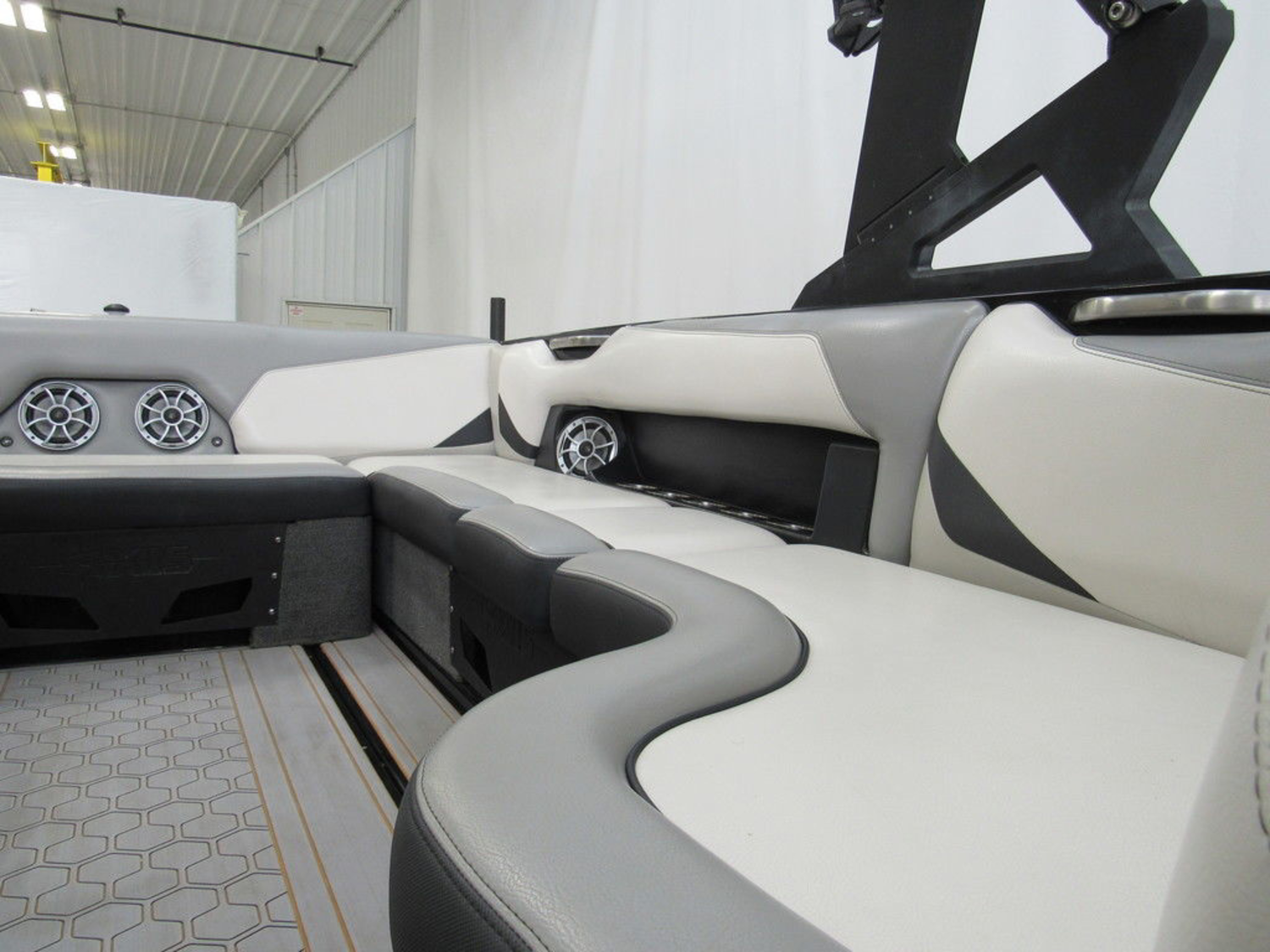 2015 Axis Wake Research T22
