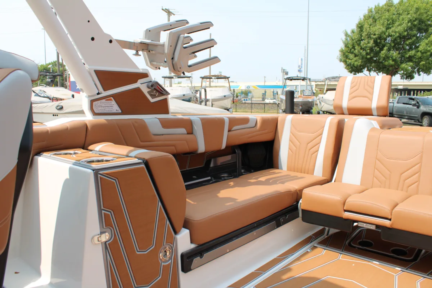 2026 Malibu 25 LSV
