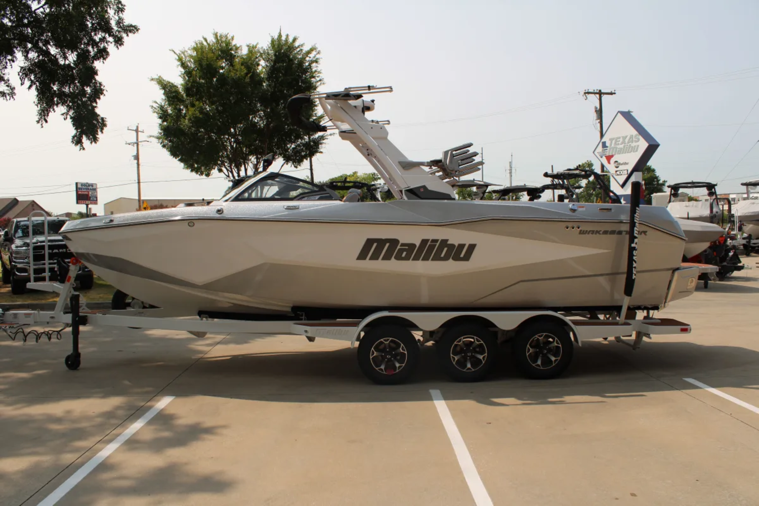 2026 Malibu 25 LSV