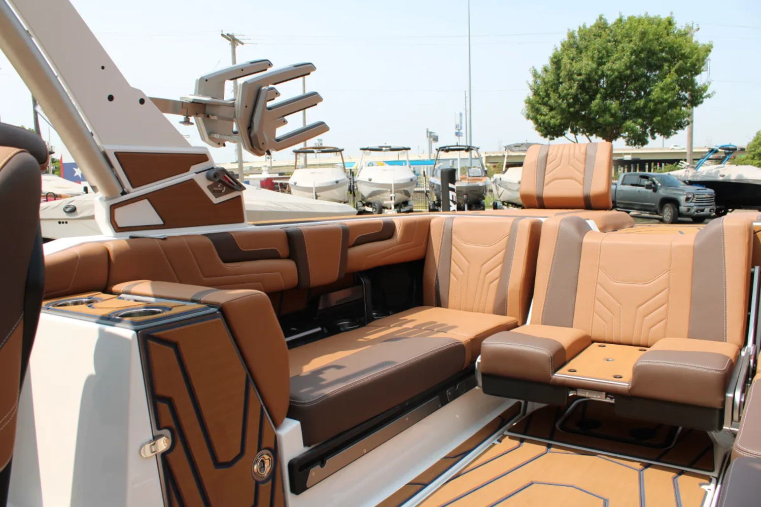 2026 Malibu 25 LSV