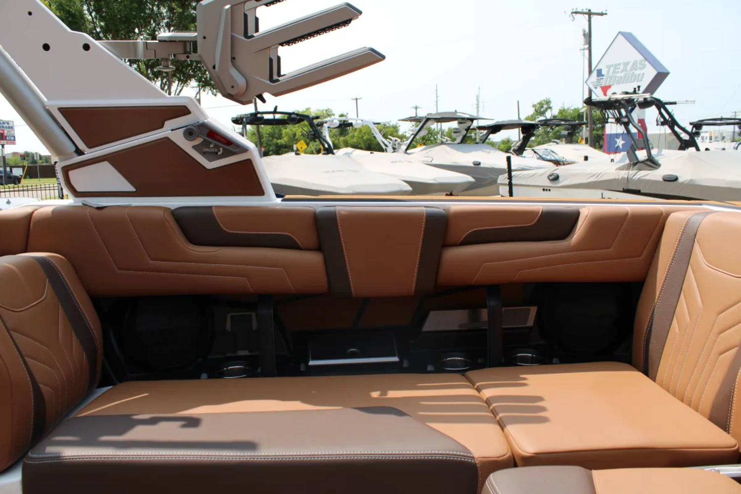 2026 Malibu 25 LSV
