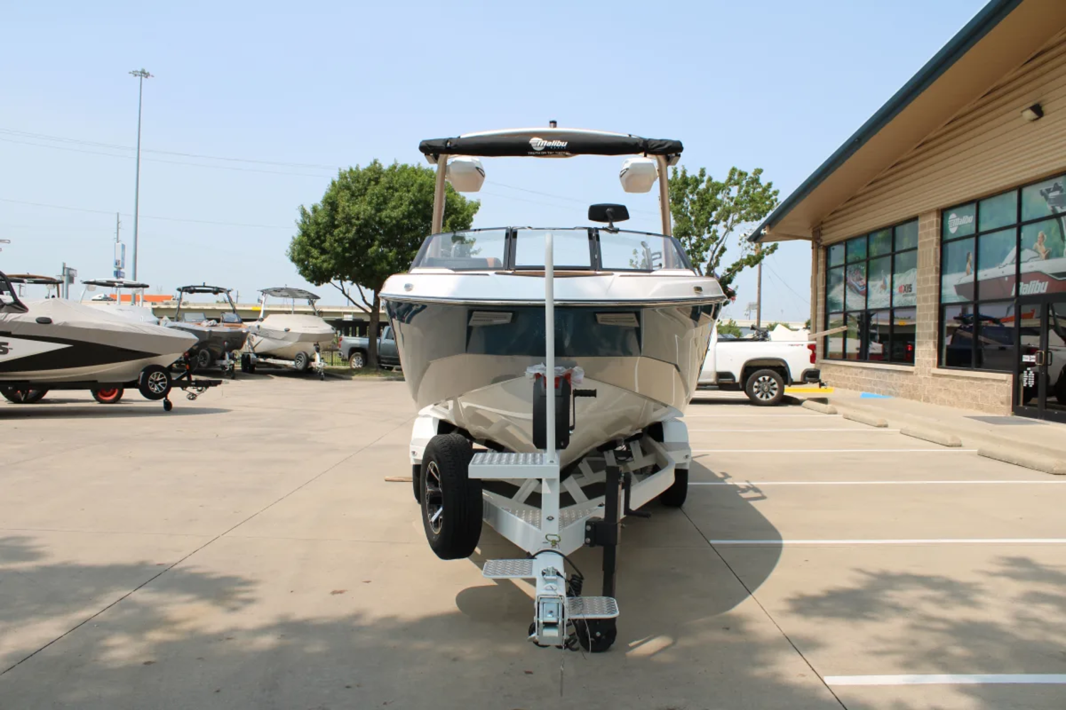 2026 Malibu 25 LSV