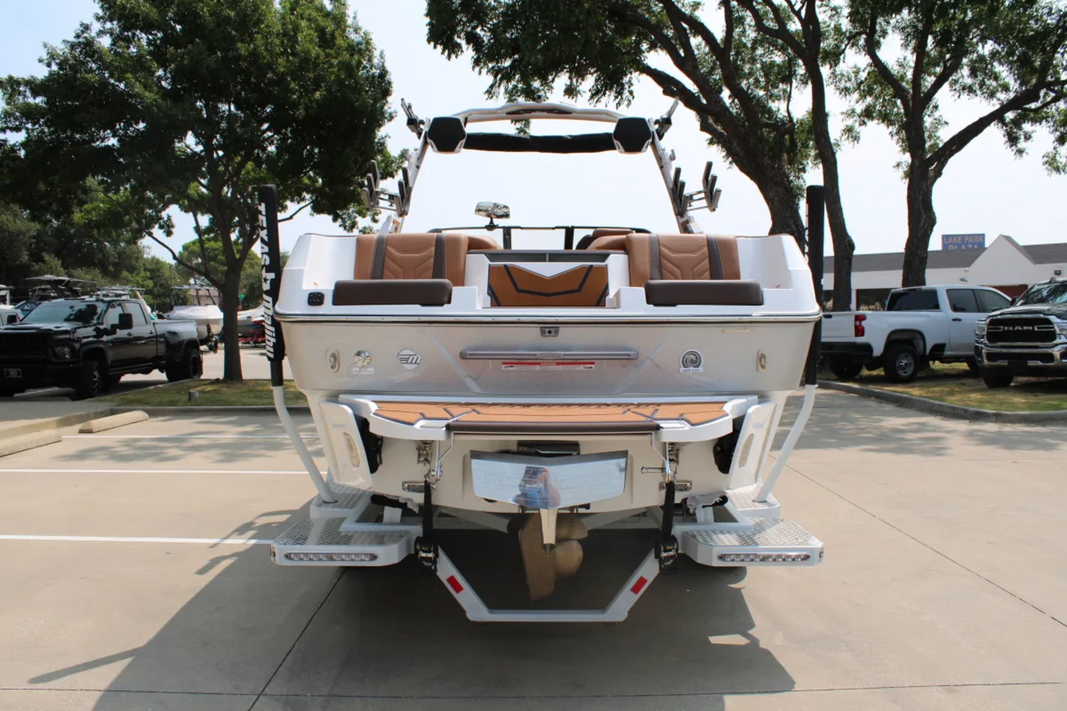 2026 Malibu 25 LSV