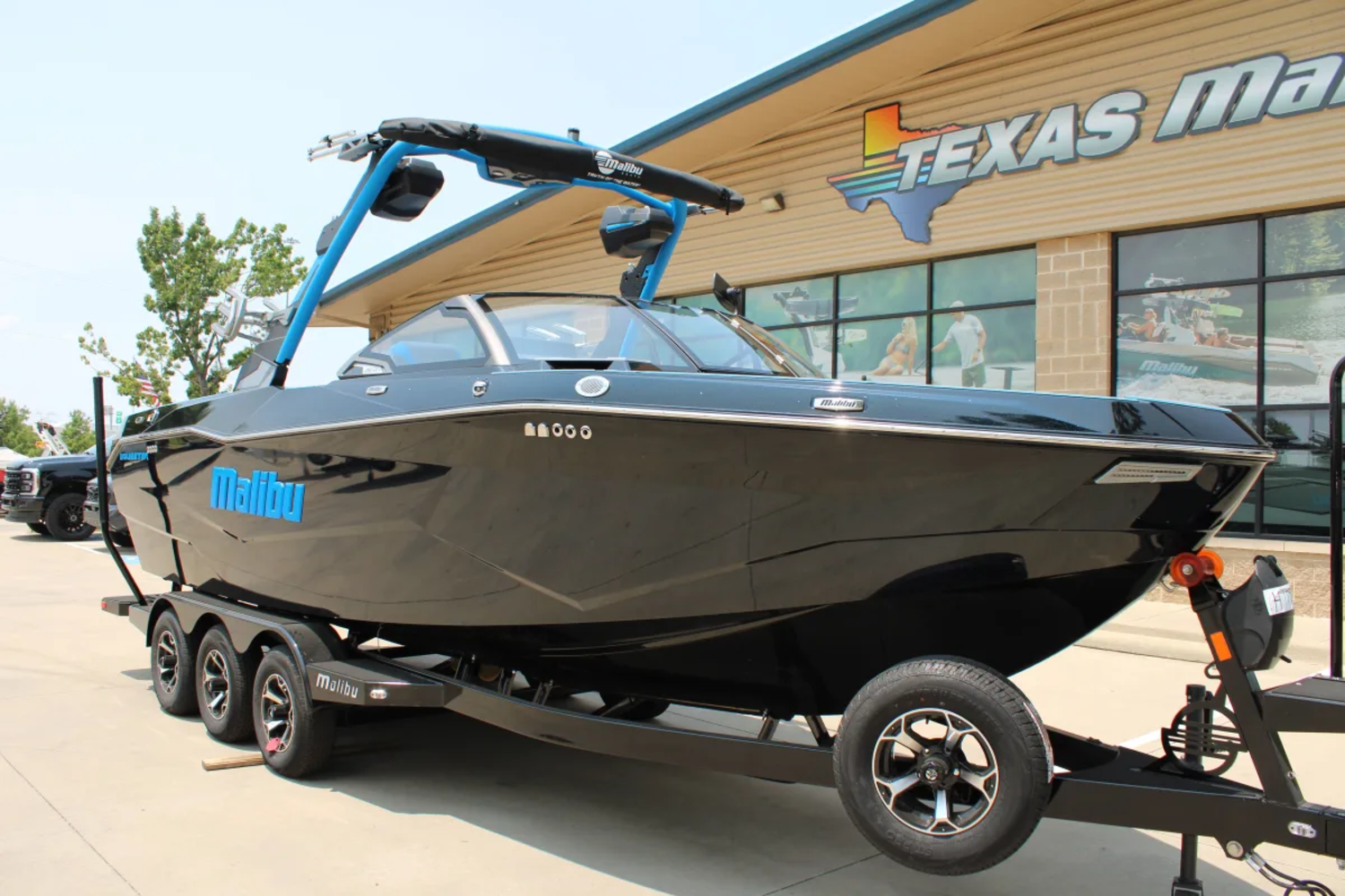 2026 Malibu 25 LSV