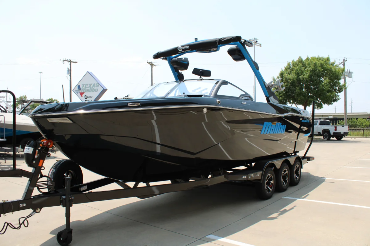 2026 Malibu 25 LSV