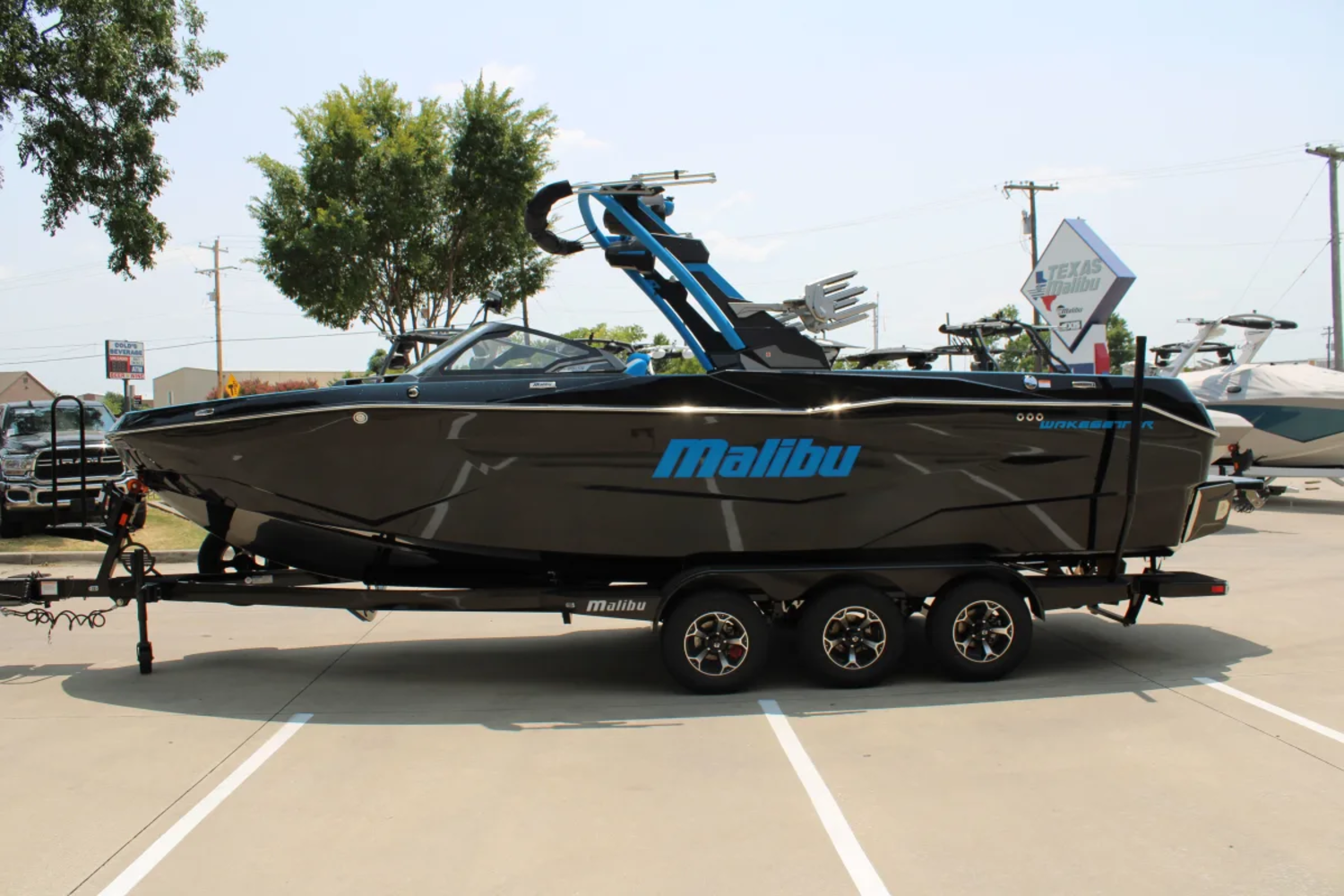 2026 Malibu 25 LSV