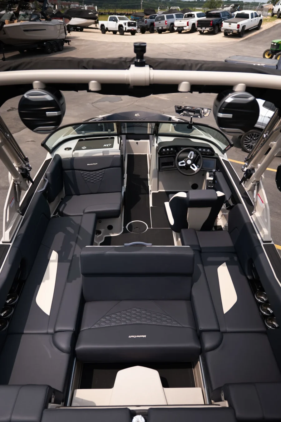 2027-mastercraft-nxt23-142940-image13.webp