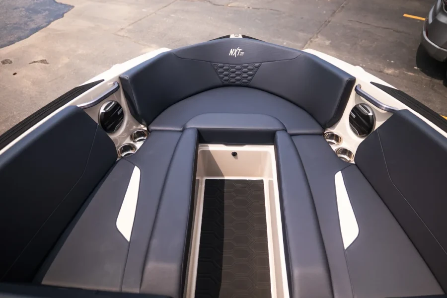 2027-mastercraft-nxt23-142940-image16.webp
