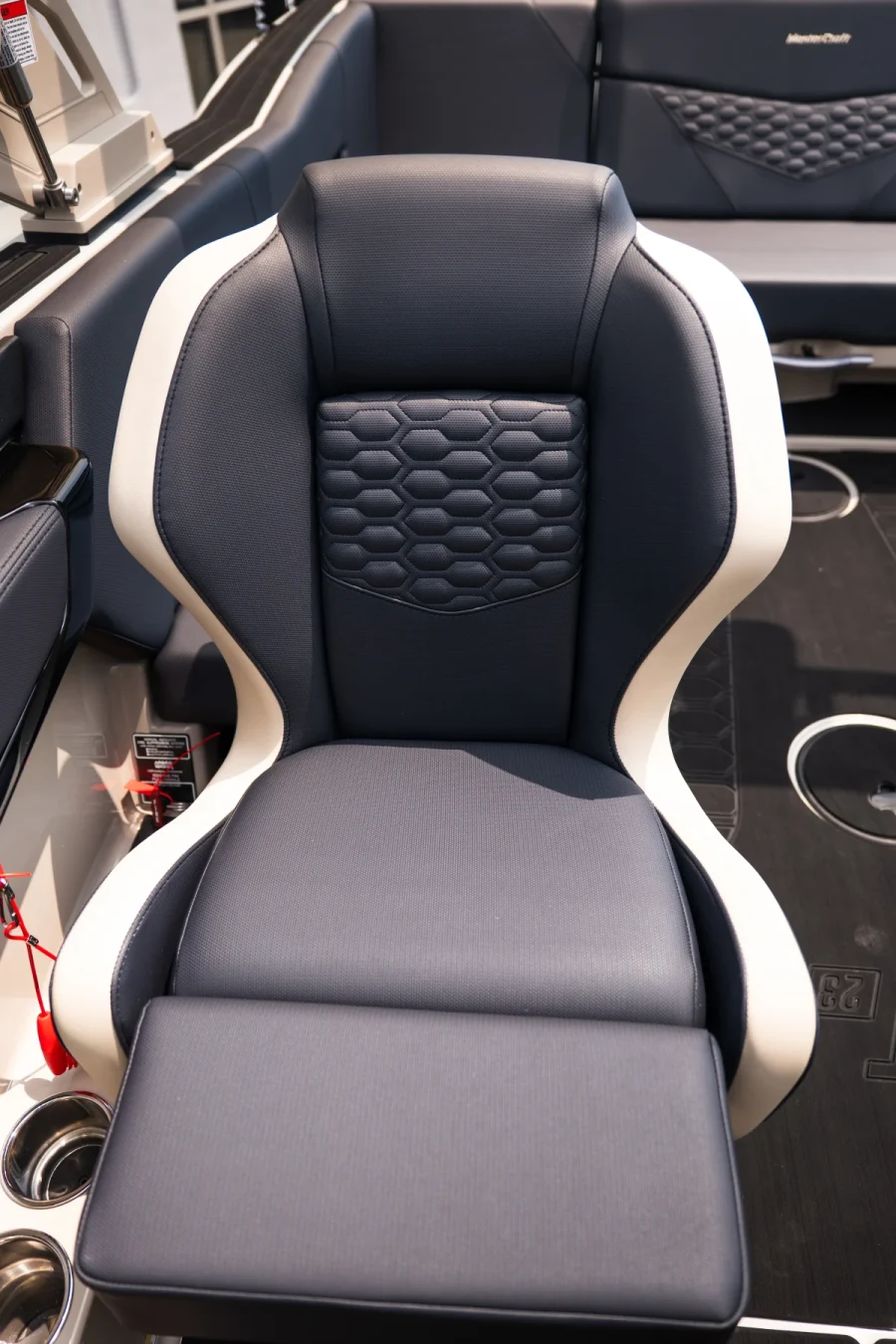 2027-mastercraft-nxt23-142940-image19.webp