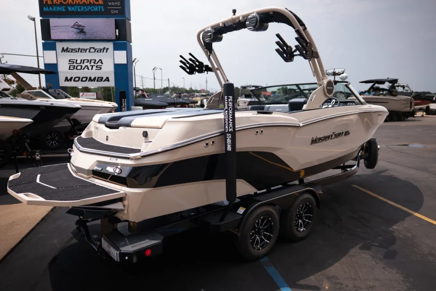 2027-mastercraft-nxt23-142940-image3.webp