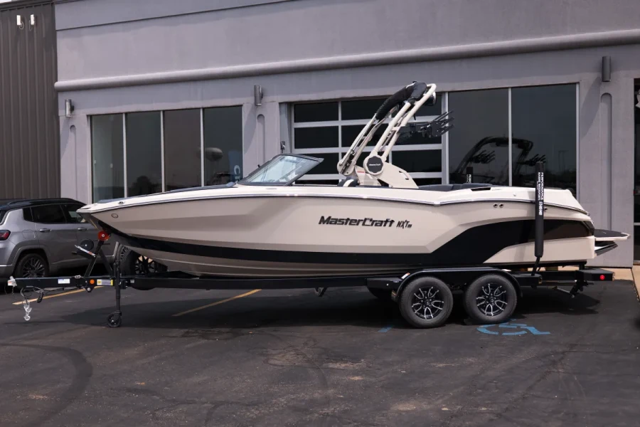 2027-mastercraft-nxt23-142940-image6.webp