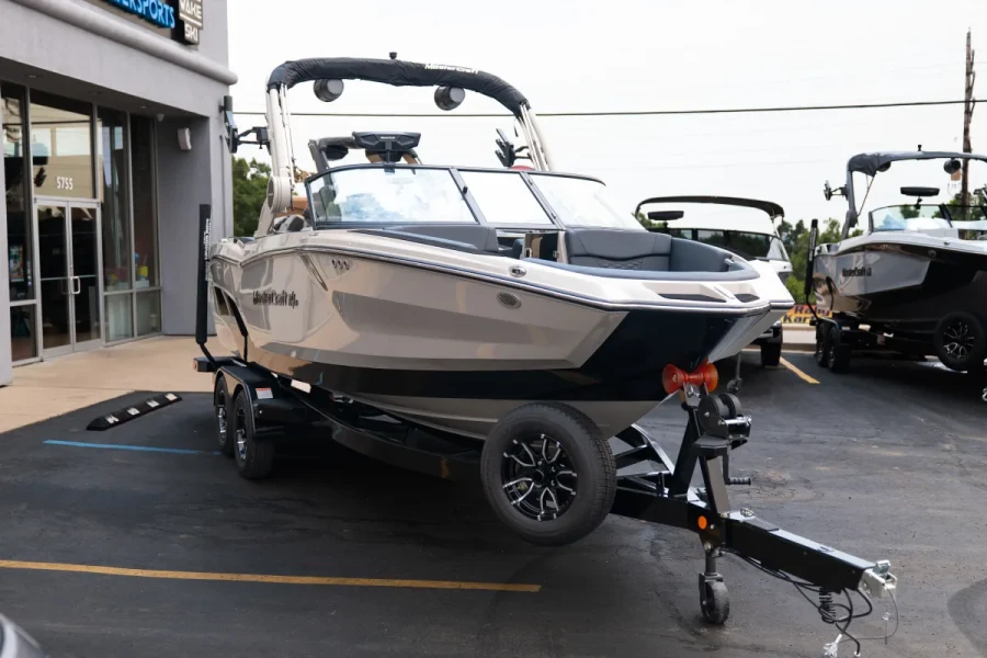 2027-mastercraft-nxt23-142940-image9.webp