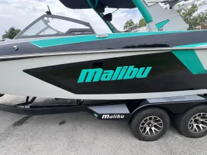 2022-malibu-wakesetter-24-mxz-142943-image0.webp