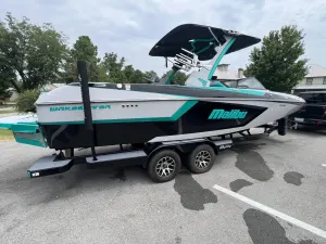 2022-malibu-wakesetter-24-mxz-142943-image1.webp