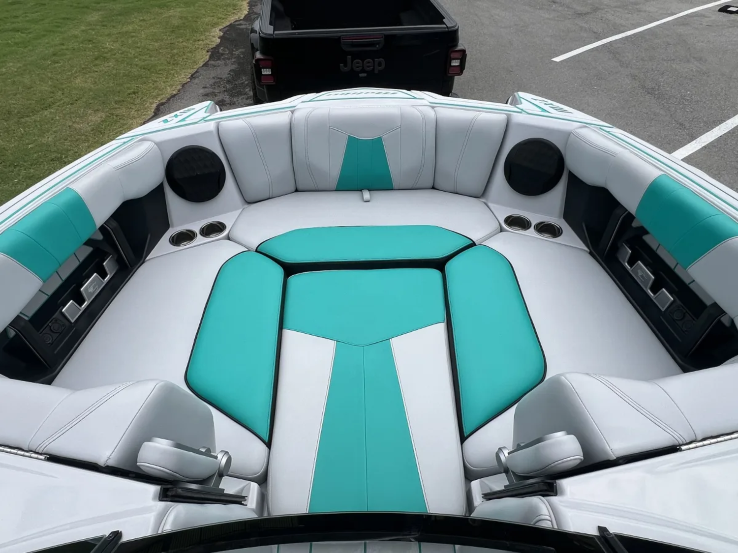 Malibu 24 MXZ (2022) - PRISTINE - 149,000
