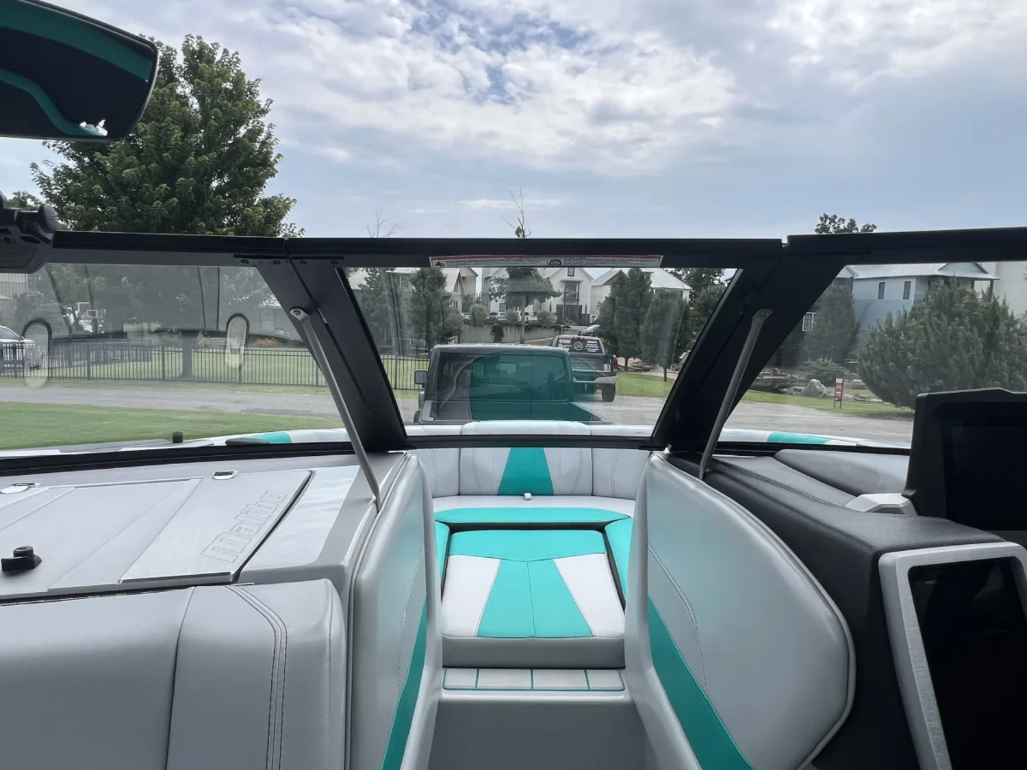 Malibu 24 MXZ (2022) - PRISTINE - 149,000