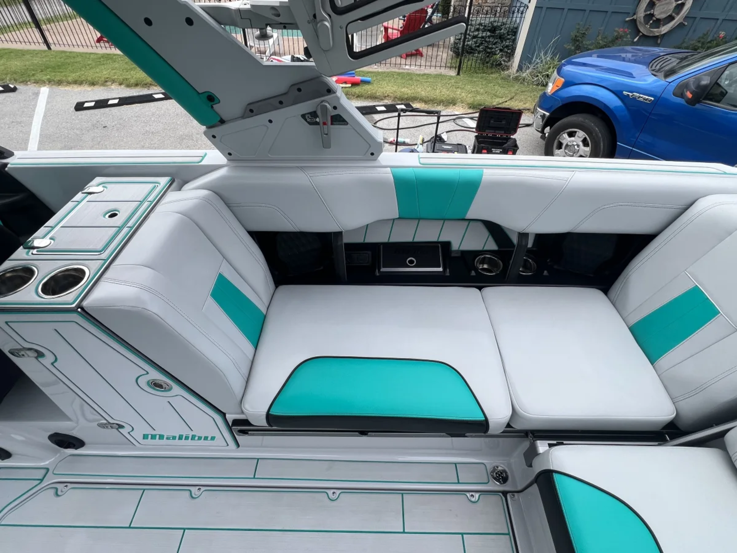 Malibu 24 MXZ (2022) - PRISTINE - 149,000