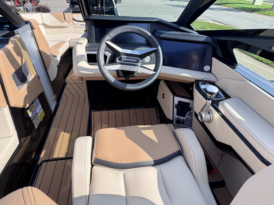2027-mastercraft-x24-142957-image11