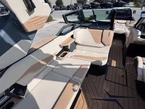 2027-mastercraft-x24-142957-image13
