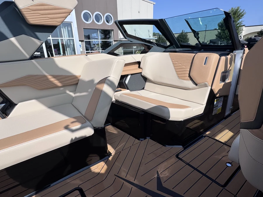 2027-mastercraft-x24-142957-image14