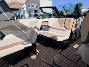 2027-mastercraft-x24-142957-image14