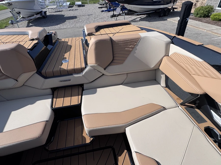 2027-mastercraft-x24-142957-image16