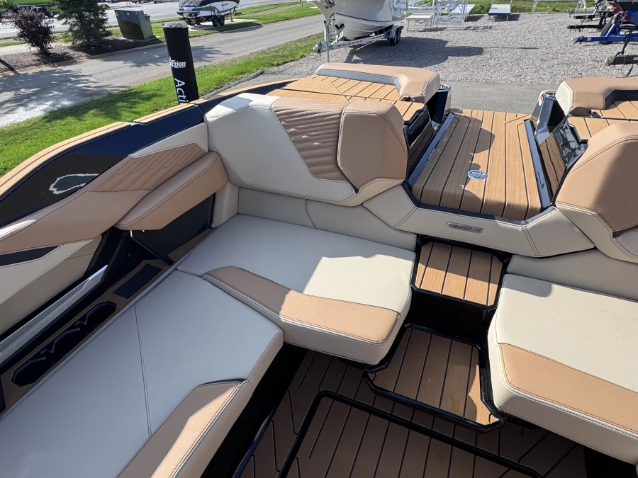 2027-mastercraft-x24-142957-image17