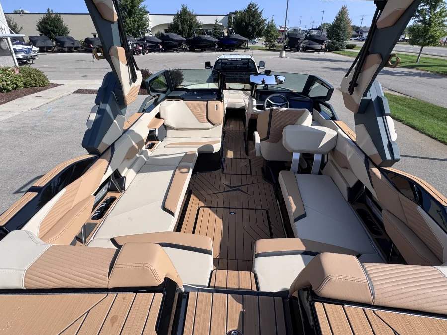 2027-mastercraft-x24-142957-image19