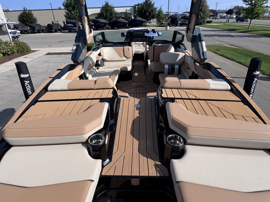 2027-mastercraft-x24-142957-image21
