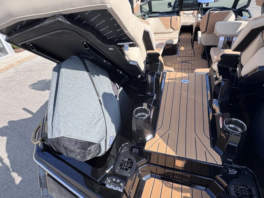 2027-mastercraft-x24-142957-image23