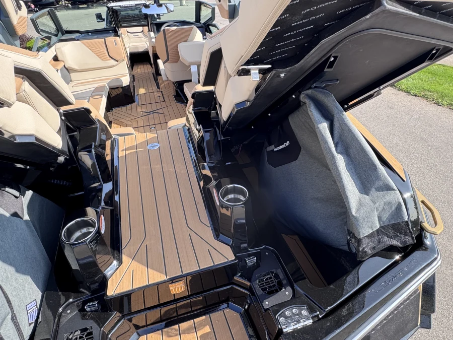 2027-mastercraft-x24-142957-image24