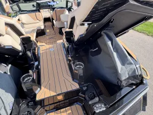 2027-mastercraft-x24-142957-image24