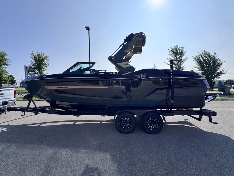 2027-mastercraft-x24-142957-image6