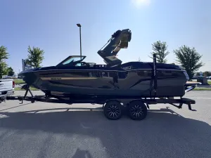 2027-mastercraft-x24-142957-image6