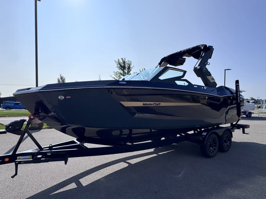 2027-mastercraft-x24-142957-image7